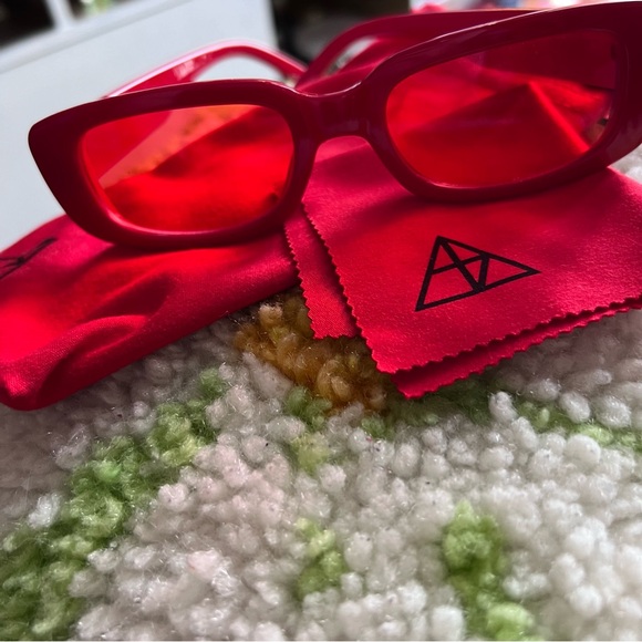 RARE* NEVER WORN* Alaska RED FOR FILTH™️ tour merch sunglasses signed by Alaska - Picture 2 of 14